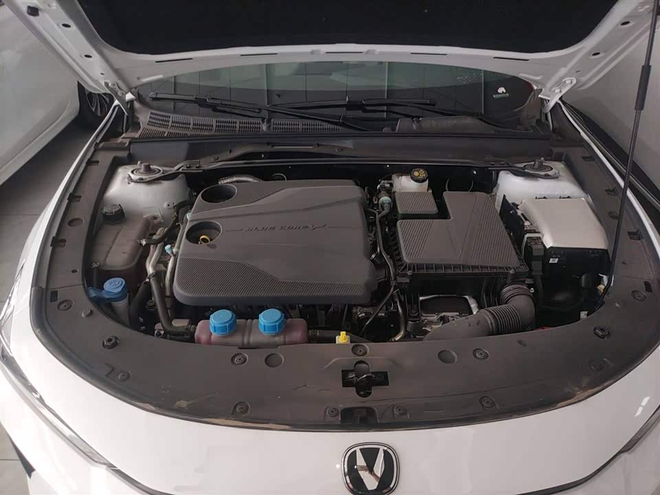 Changan UNI-V Smart iDD Changan UNI-V Smart iDD
