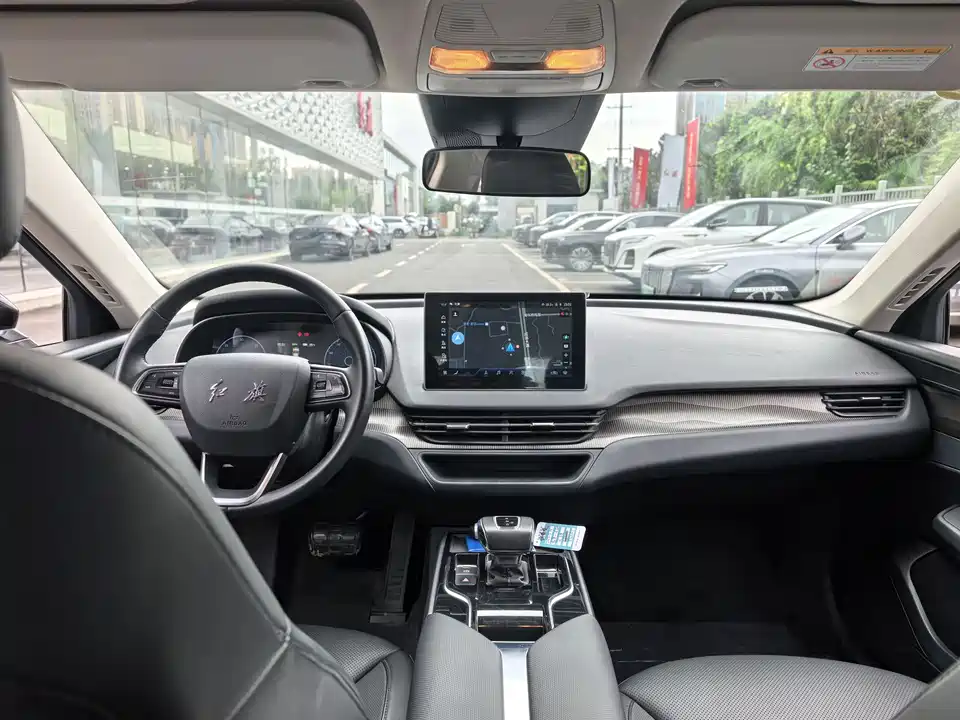 Hongqi E-QM5