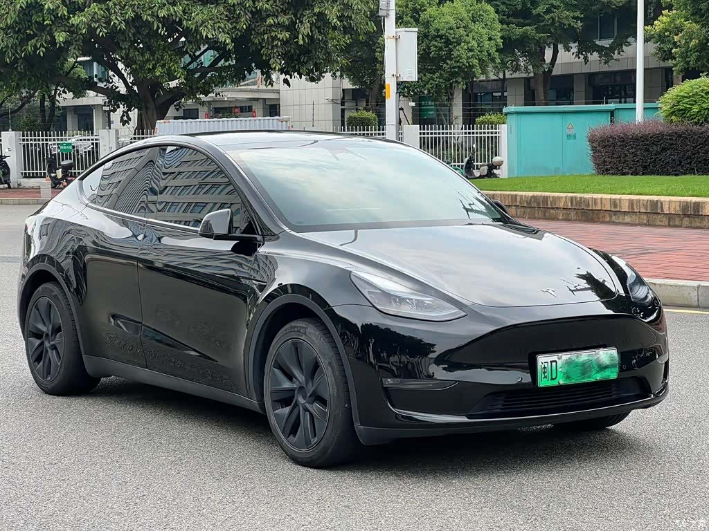 Tesla Model Y, 2023 2