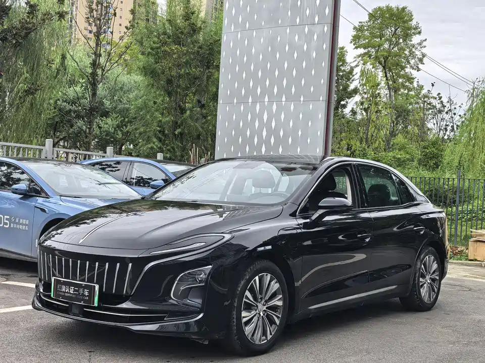 Hongqi E-QM5