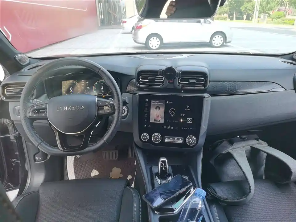 Lynk & Co 03
