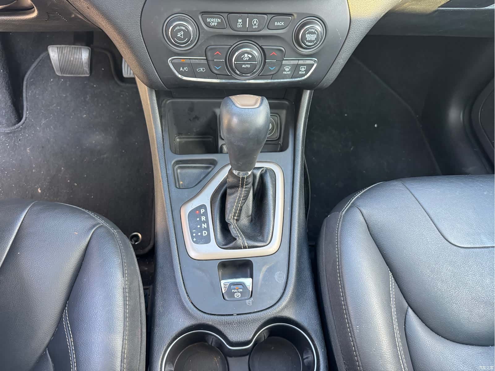 Jeep Cherokee, 2018 17