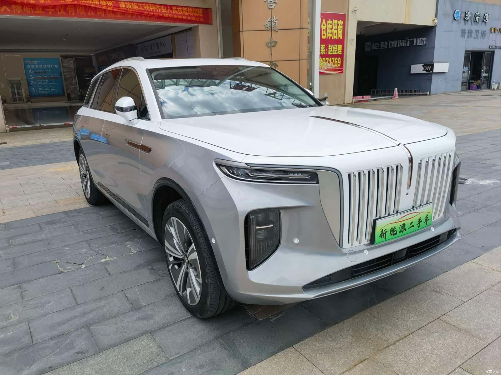 Hongqi E-HS9, 2021 3