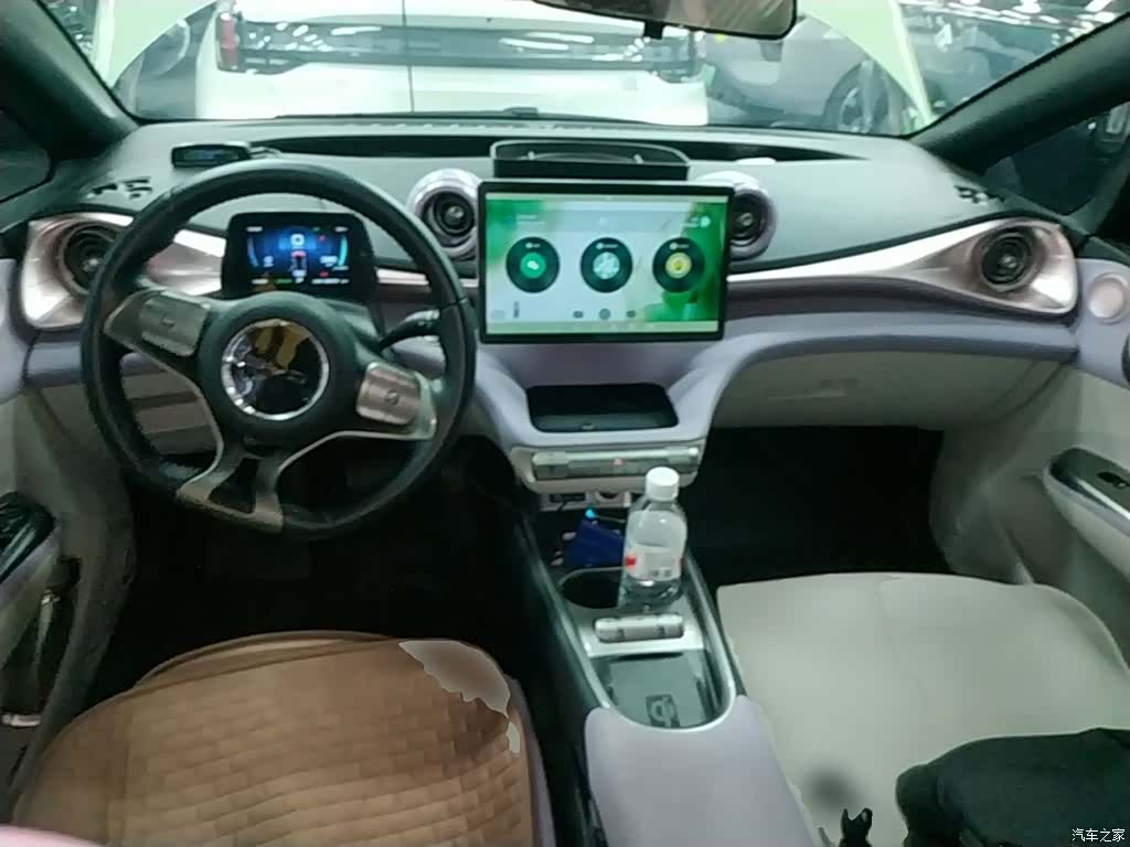 BYD Dolphin, 2022 10