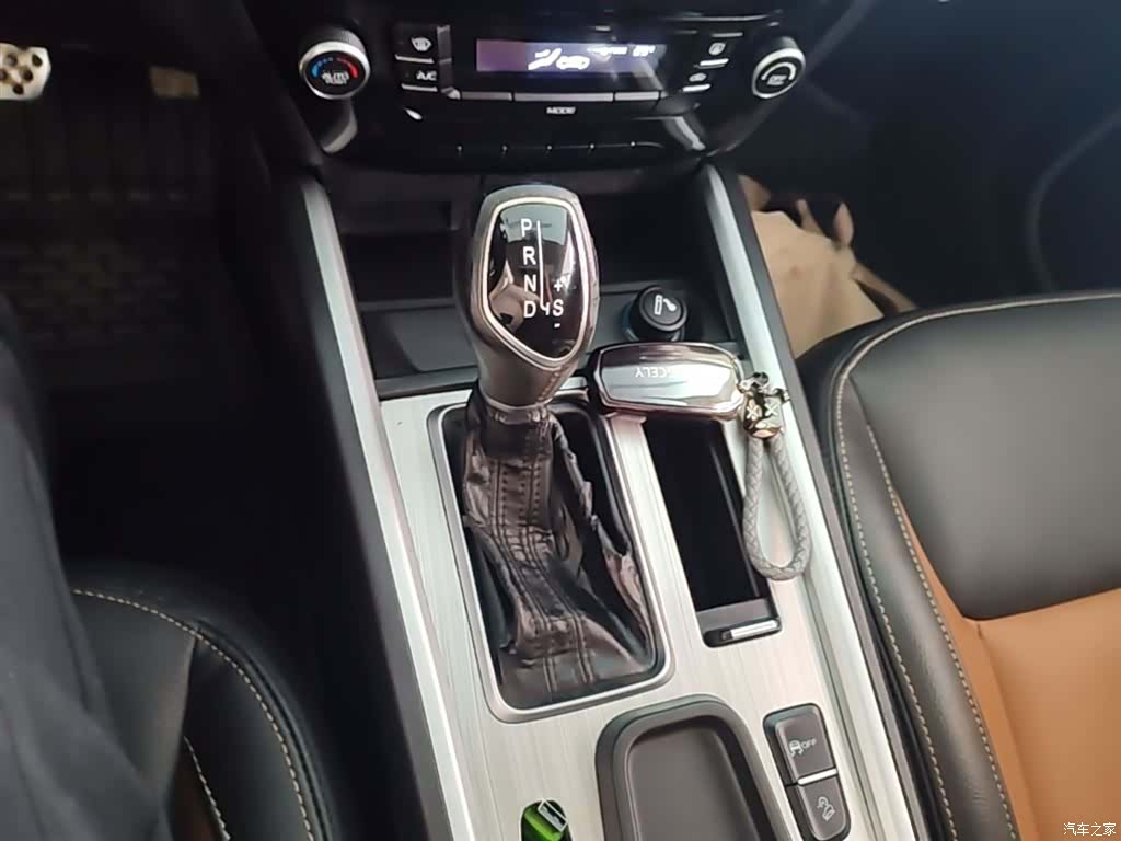 Geely X6, 2017 14
