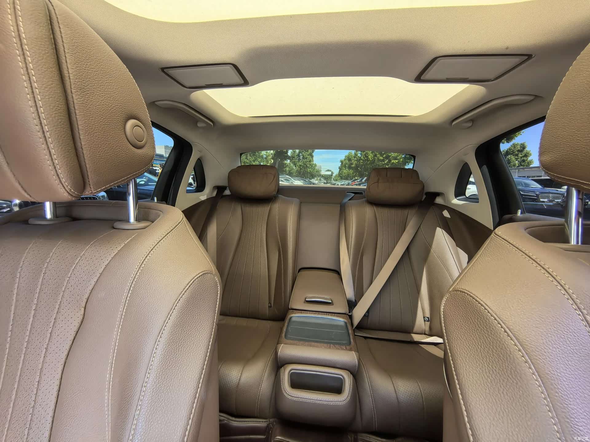 Mercedes-Benz E-Class, 2019 13