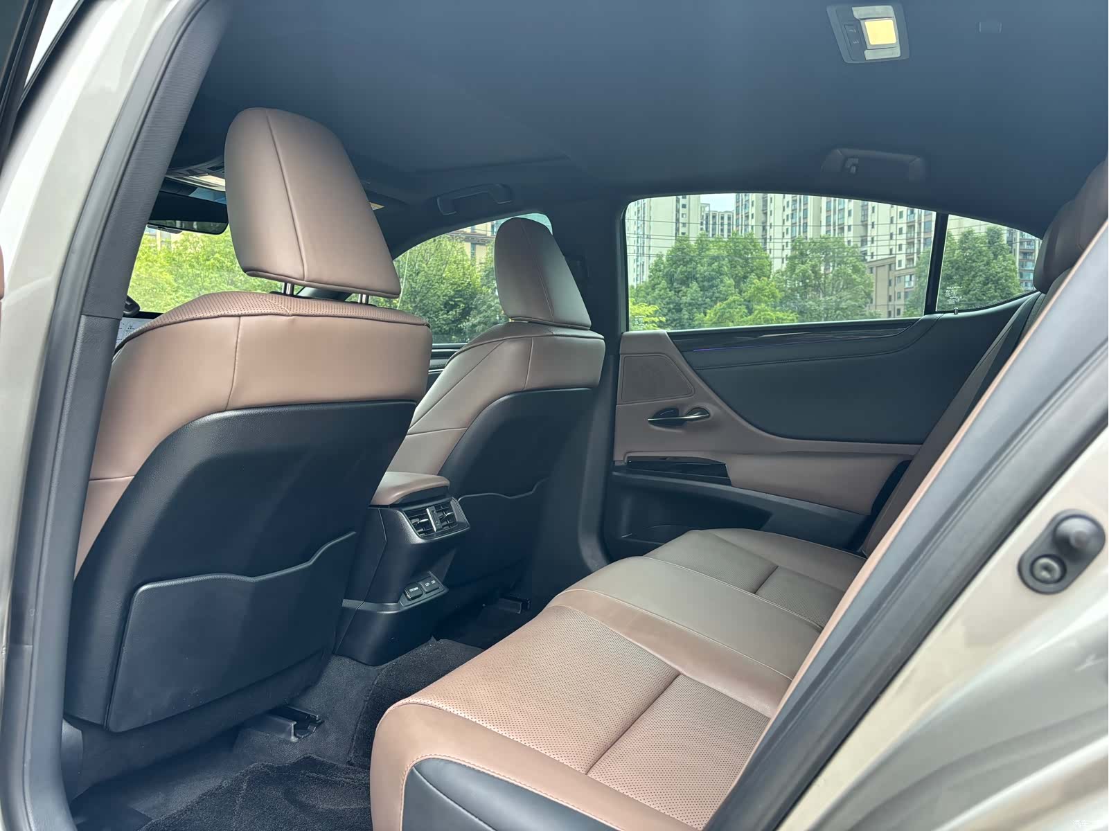Lexus ES, 2023 все фото
