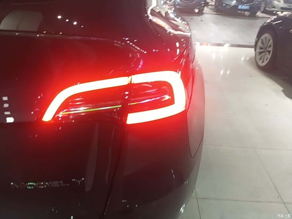 Tesla Model Y, 2024 8