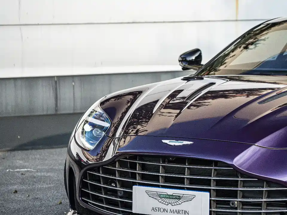 Aston Martin DB12