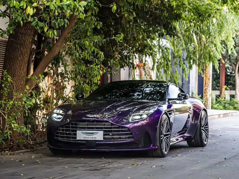 Aston Martin DB12