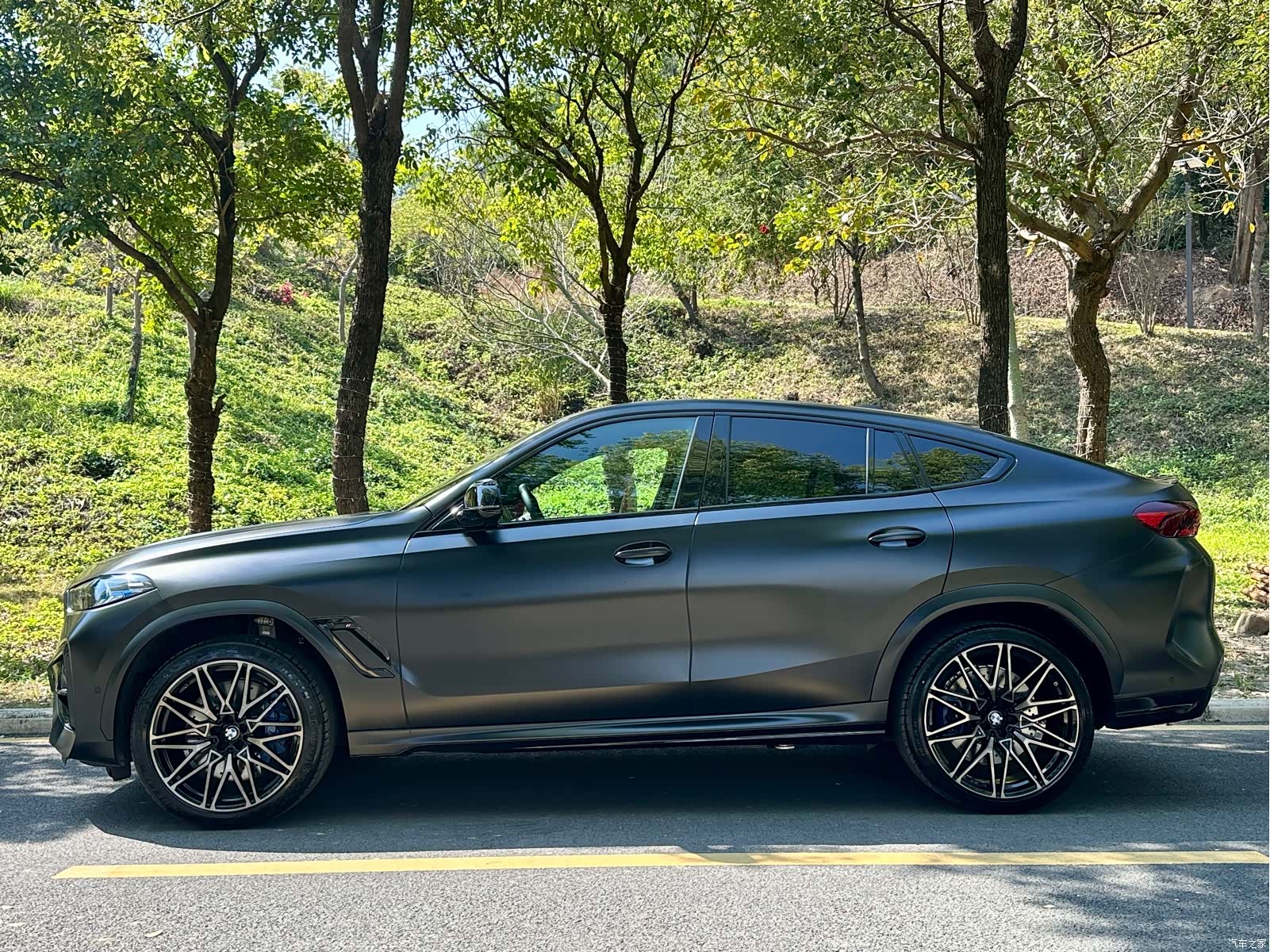 BMW X6, 2025 все фото
