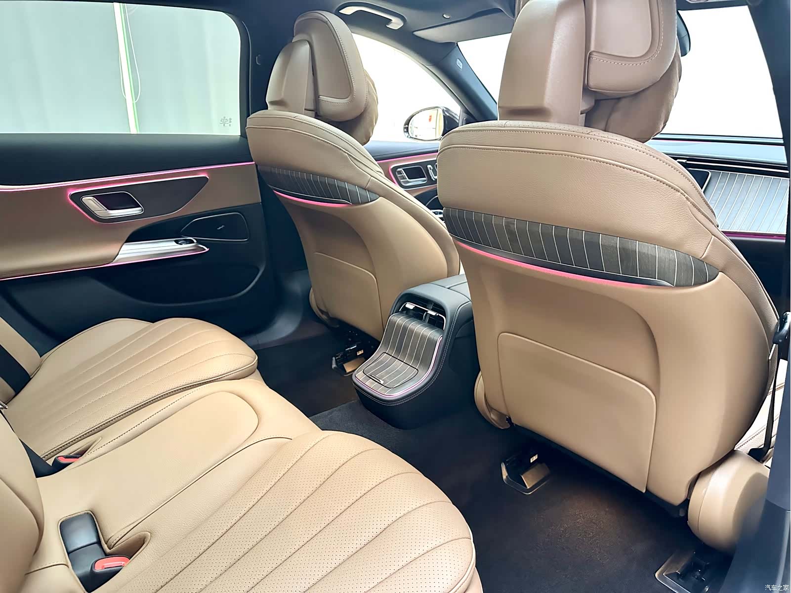 Mercedes-Benz E-Class, 2024 12