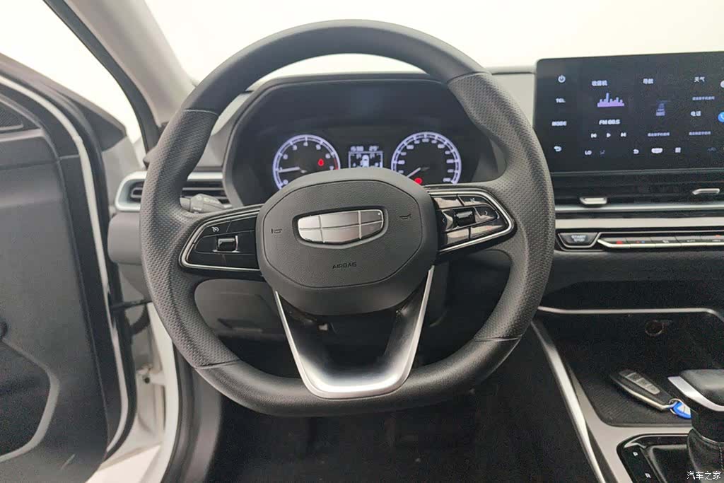 Geely Emgrand, 2025 15