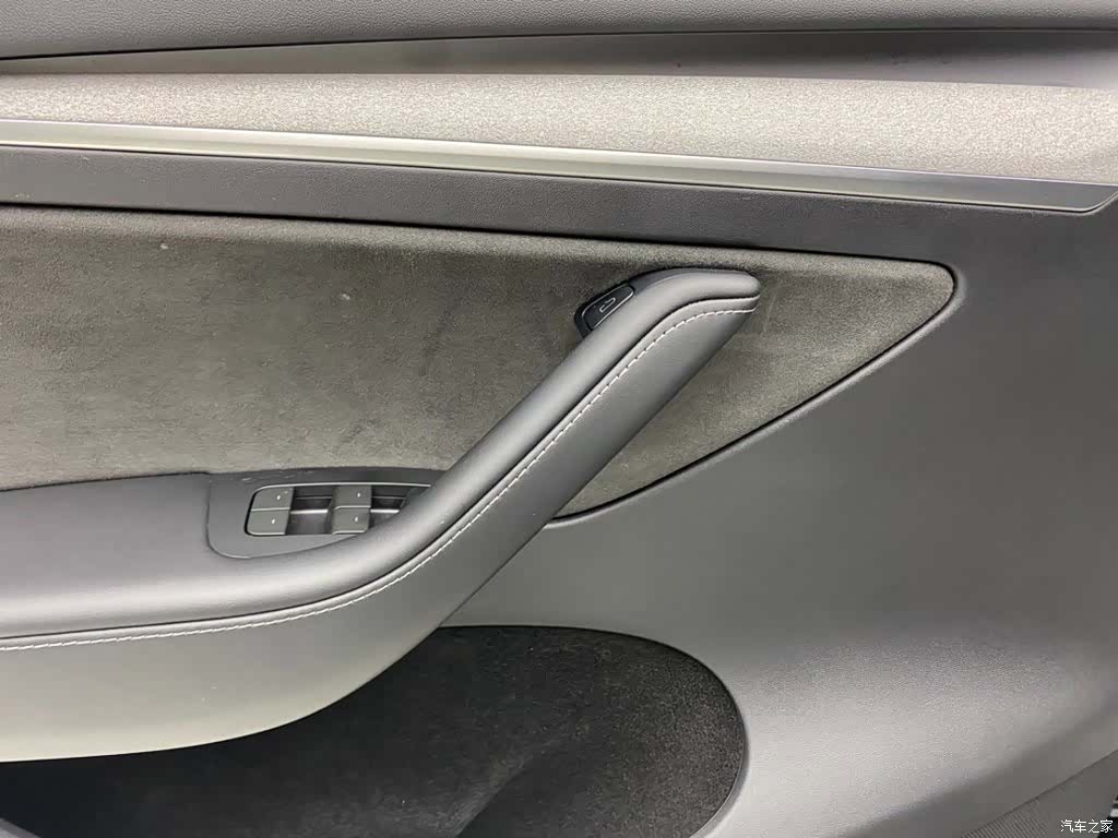 Tesla Model Y, 2024 27
