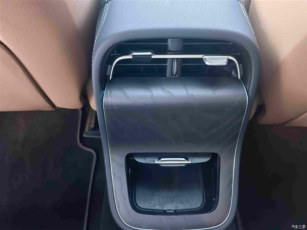 Mercedes-Benz E-Class, 2025 11