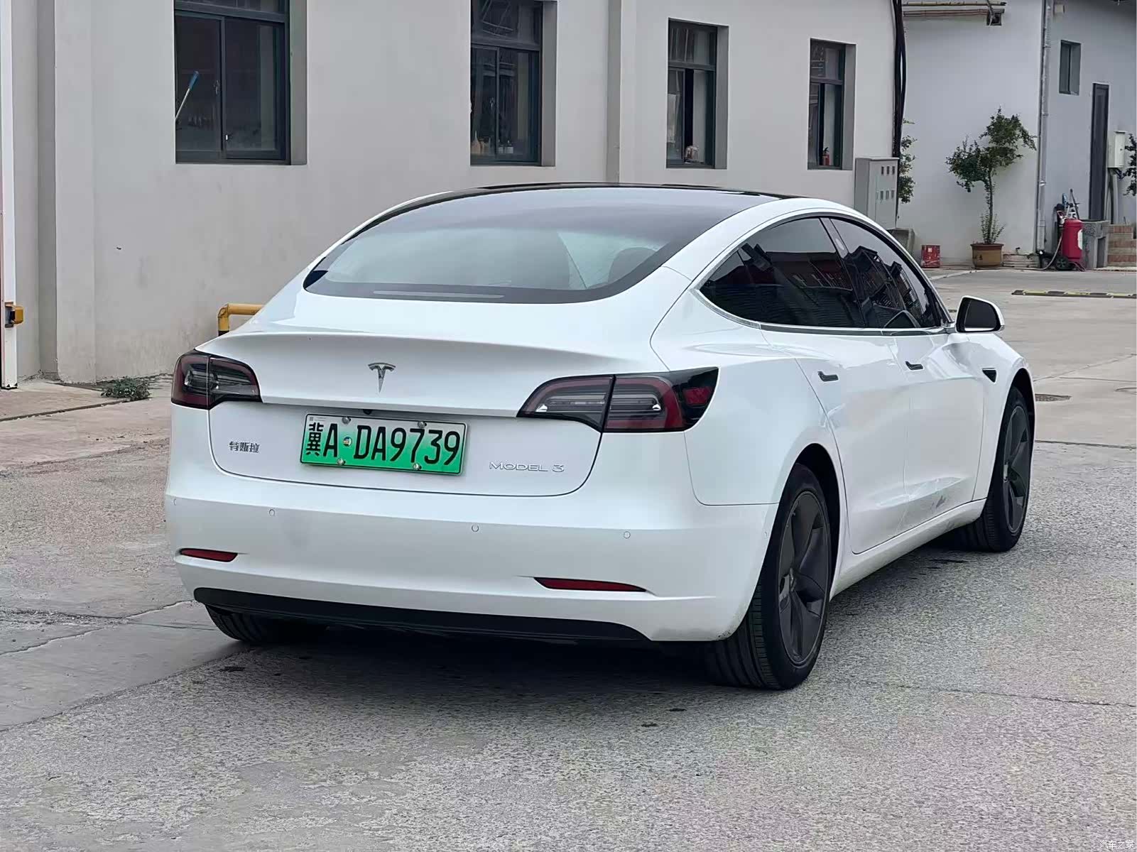 Tesla Model 3, 2020 13