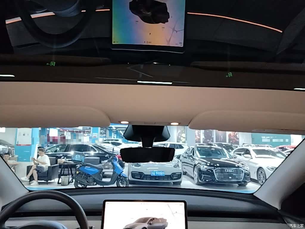 Tesla Model Y, 2024 18