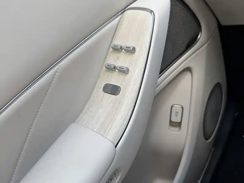 AITO Ask the world M8