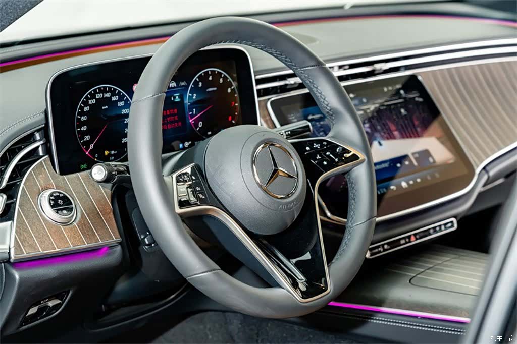 Mercedes-Benz E-Class, 2025 11