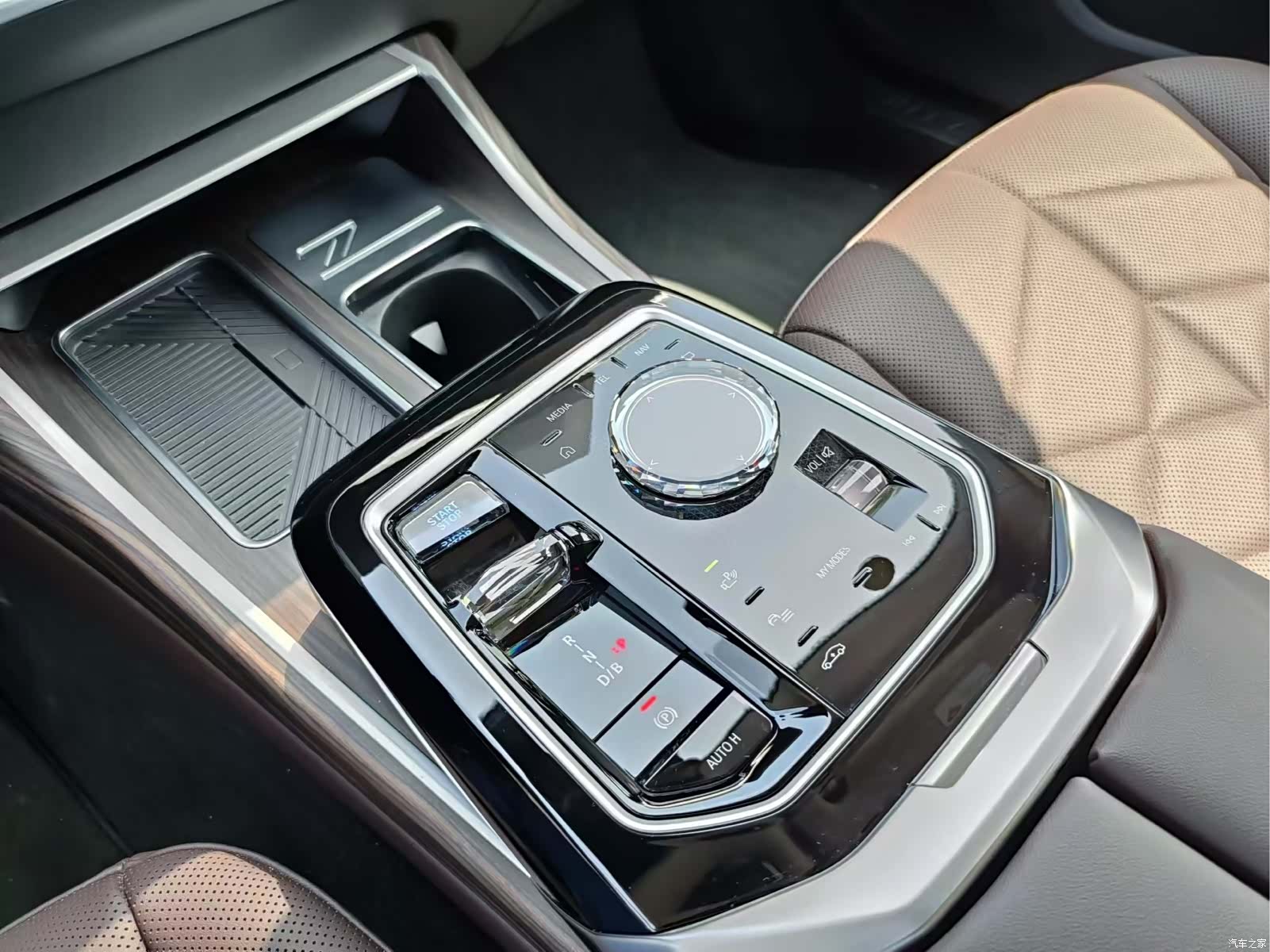 BMW i7, 2023 15