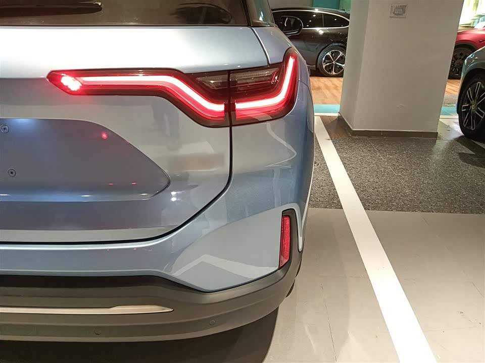 NIO ES6