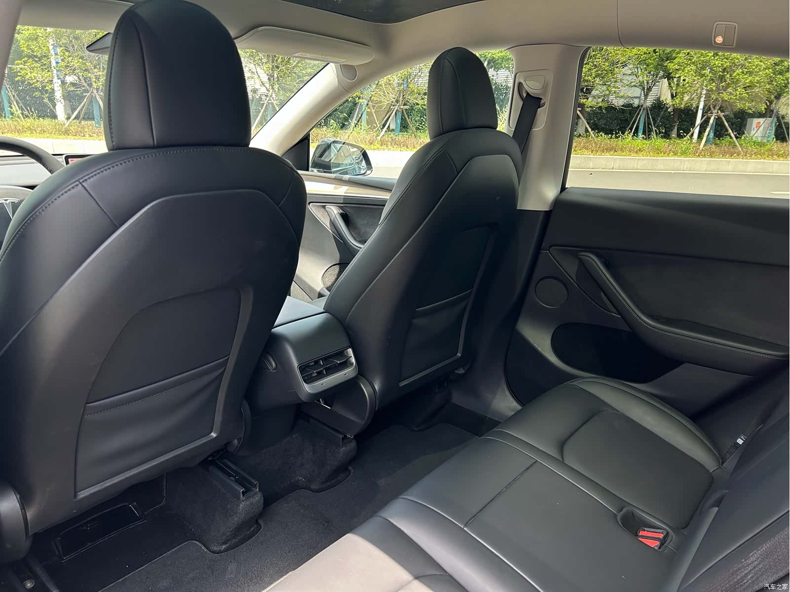 Tesla Model Y, 2022 все фото