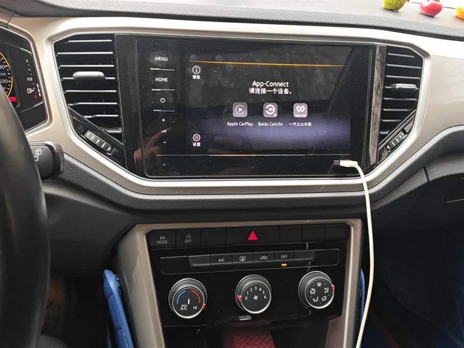 Volkswagen T-ROC exploring Songs