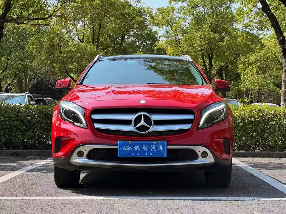 Mercedes-Benz GLA Mercedes-Benz GLA