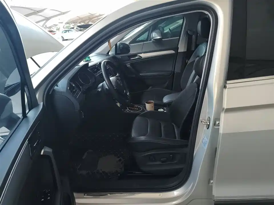 Volkswagen Tiguan L