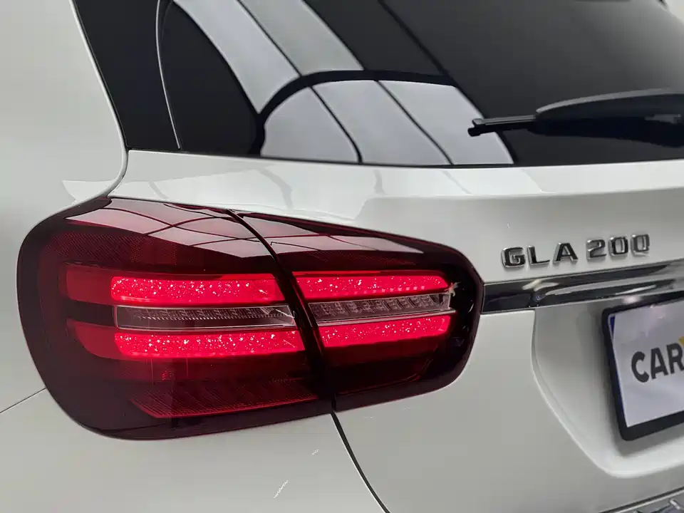 Mercedes-Benz GLA Mercedes-Benz GLA