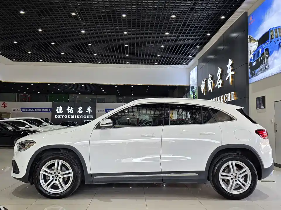Mercedes-Benz GLA Mercedes-Benz GLA