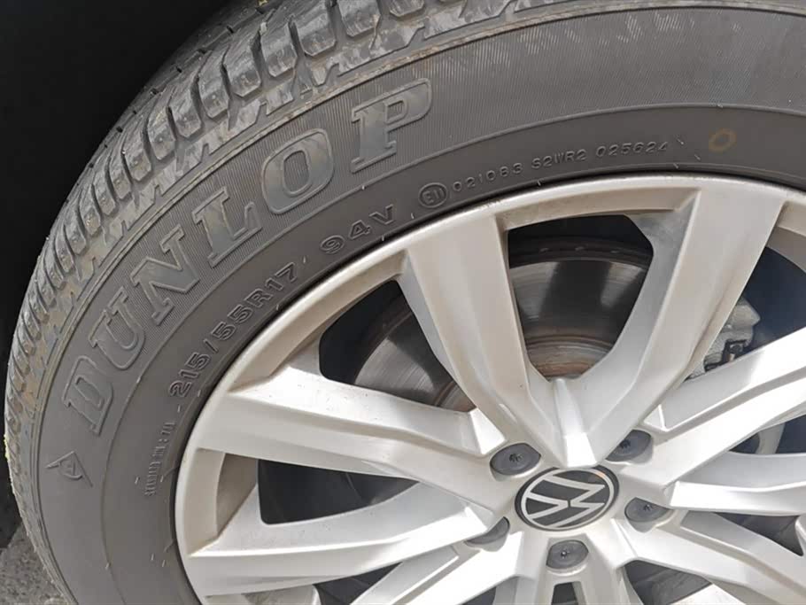 Volkswagen T-ROC exploring Songs