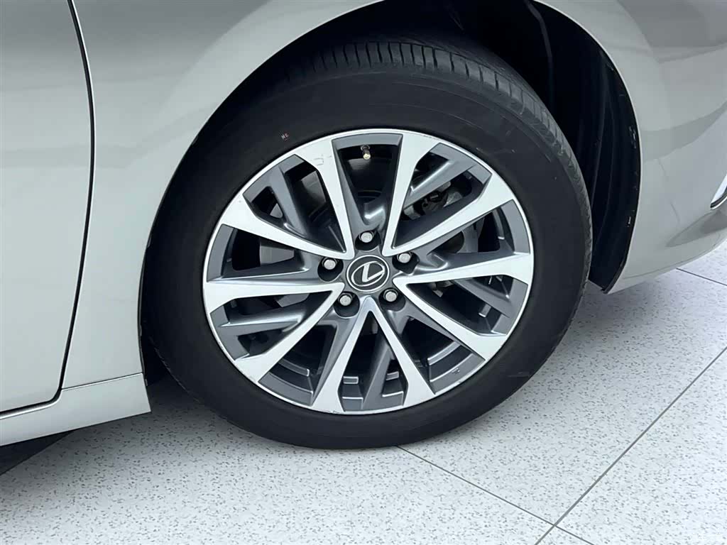 Lexus ES, 2023 11