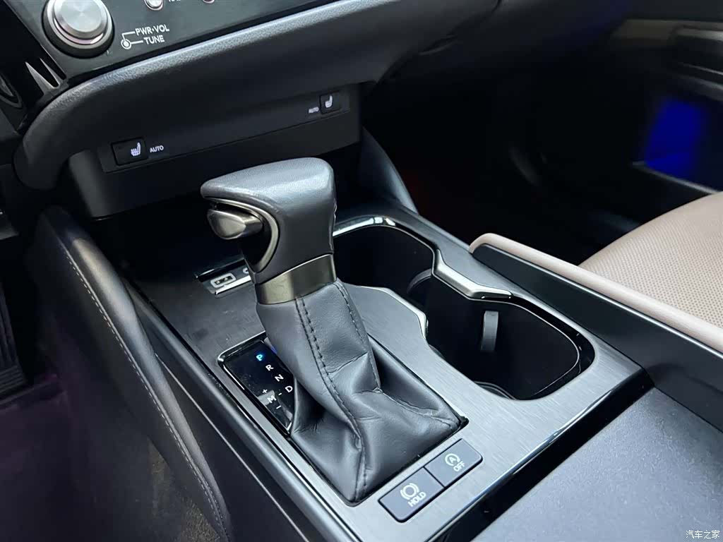 Lexus ES, 2023 21