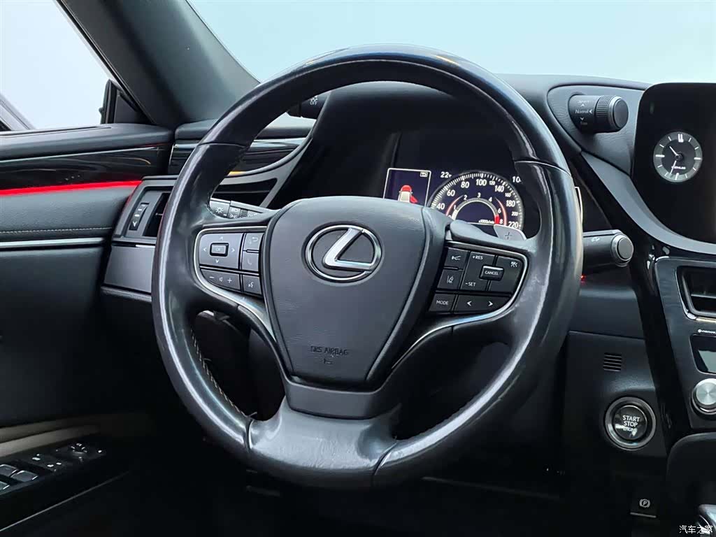 Lexus ES, 2023 32