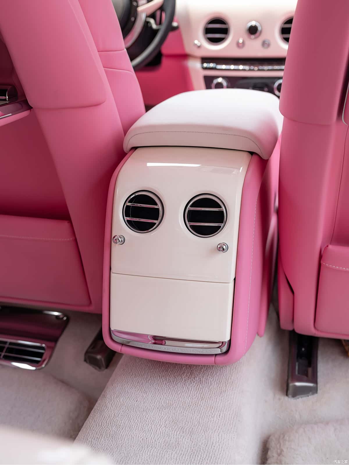 Rolls-Royce Phantom, 2022 30