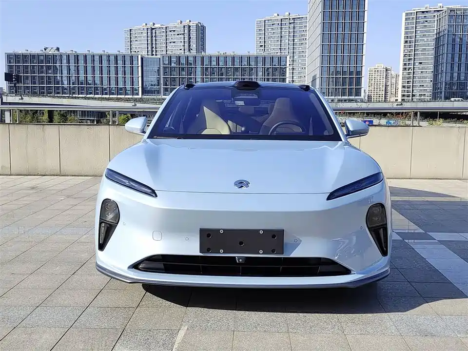 NIO ET5