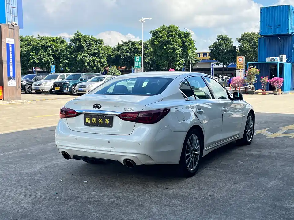 Infiniti Q50L
