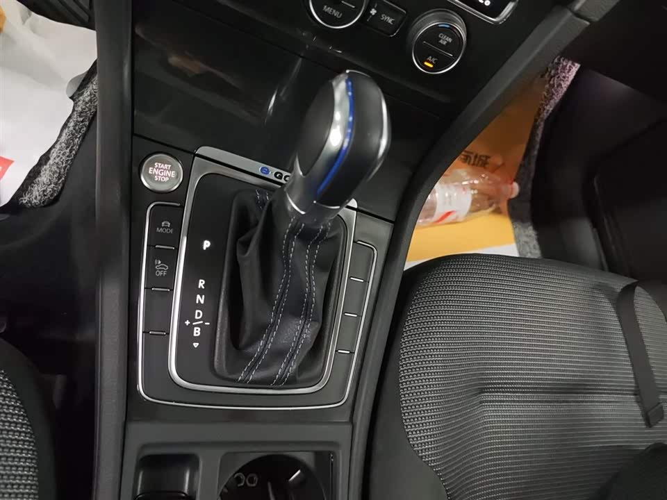 Volkswagen Golf*pure electricity