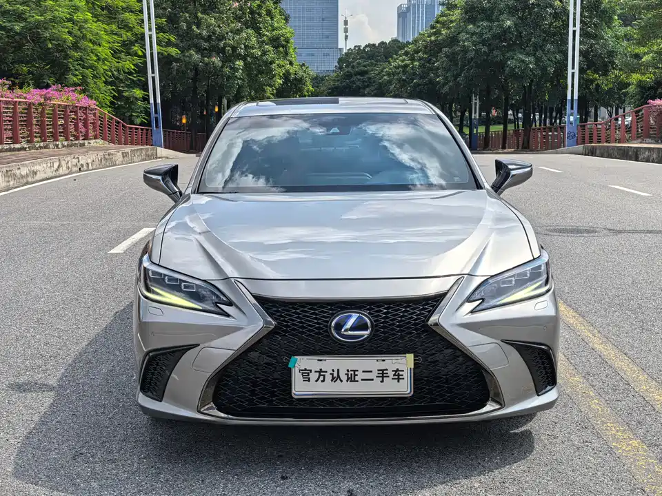 Lexus ES