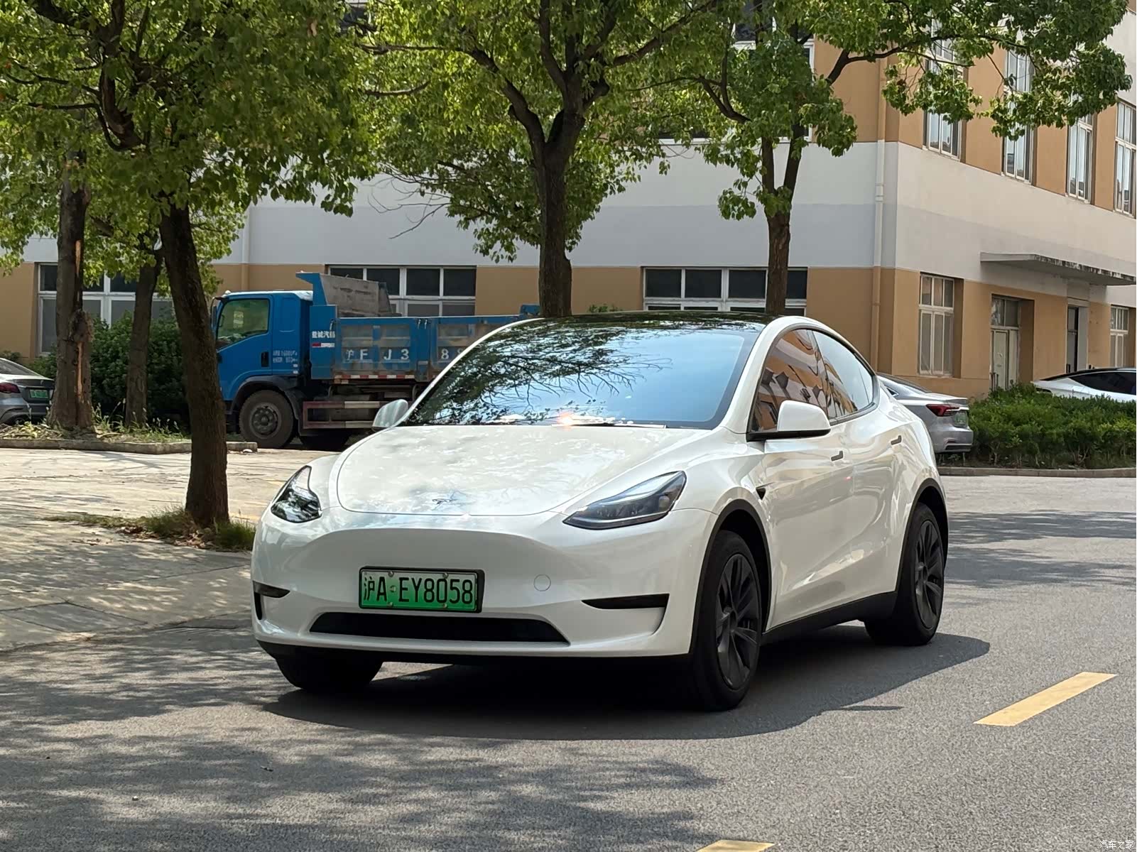 Tesla Model Y, 2024 1