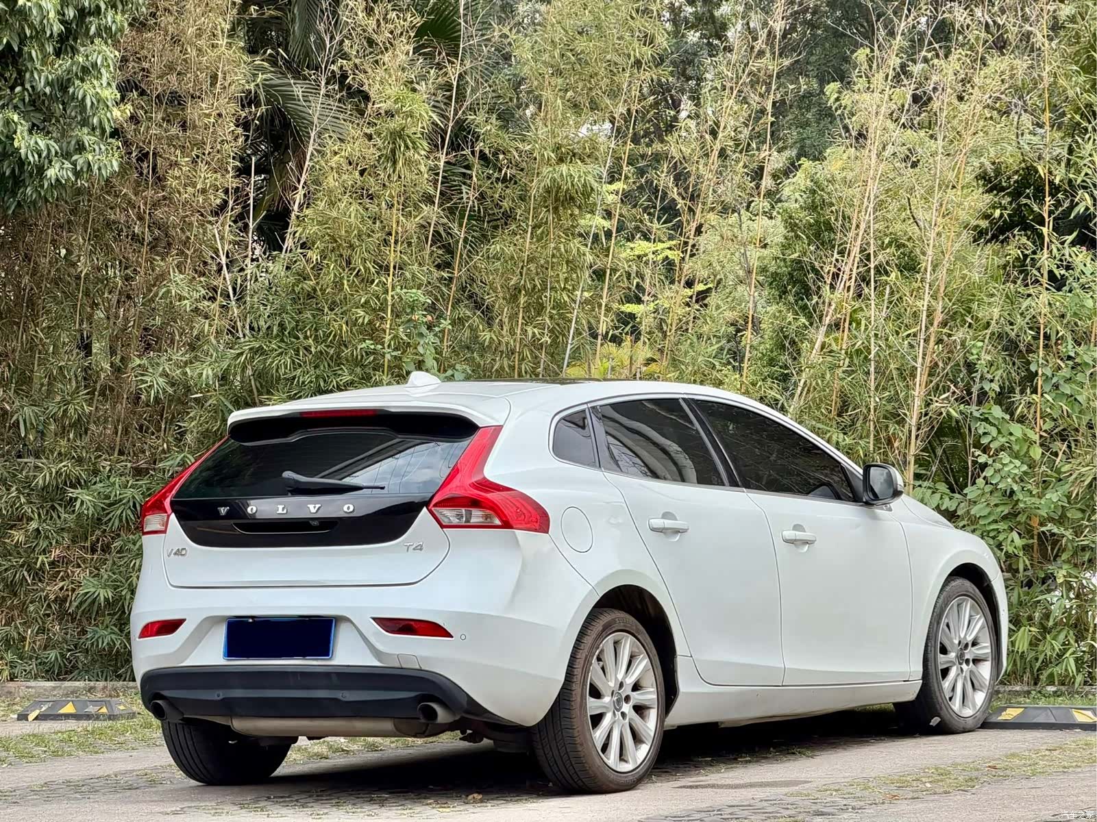 Volvo V40, 2016 4
