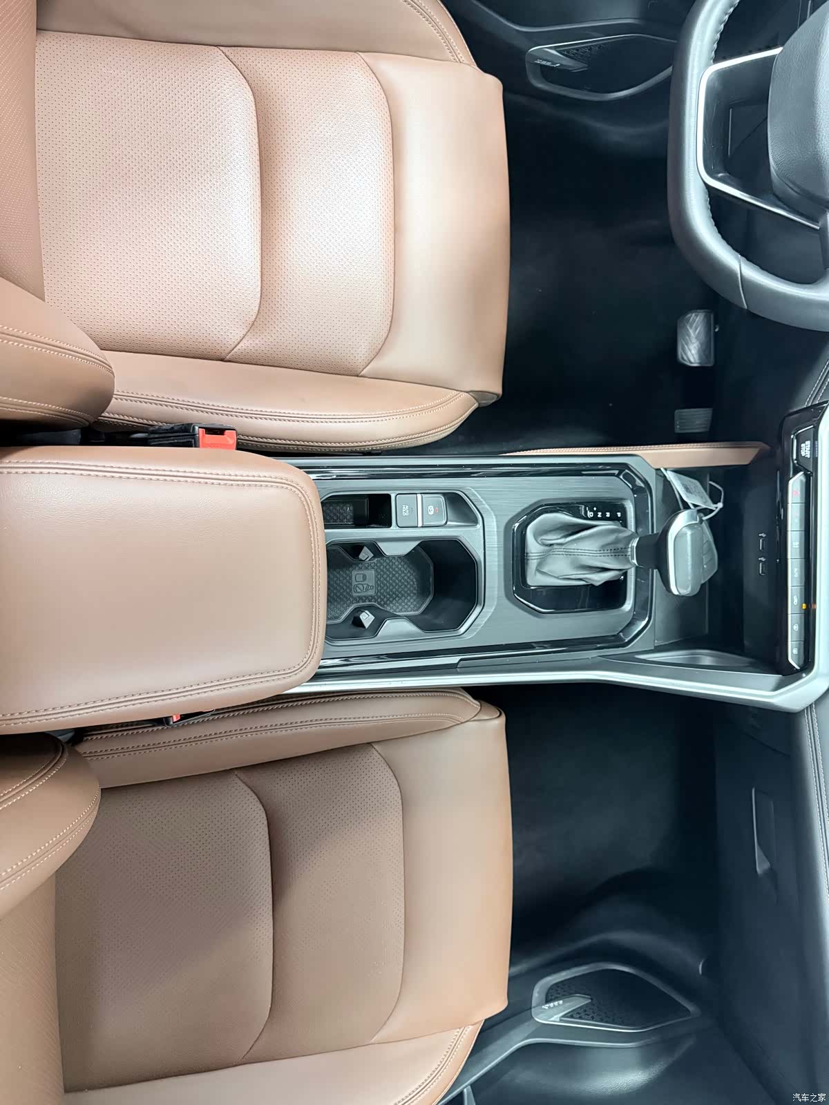 Geely X6, 2022 17