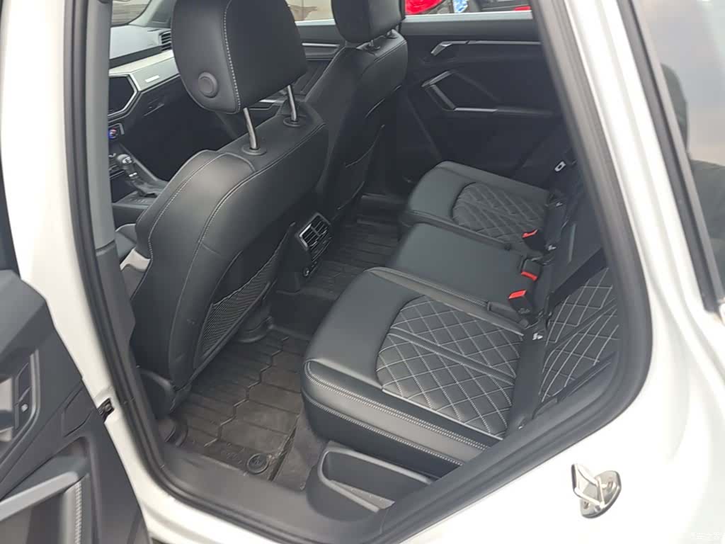 Audi Q3, 2025 24