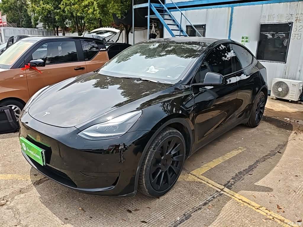 Tesla Model Y, 2023 1