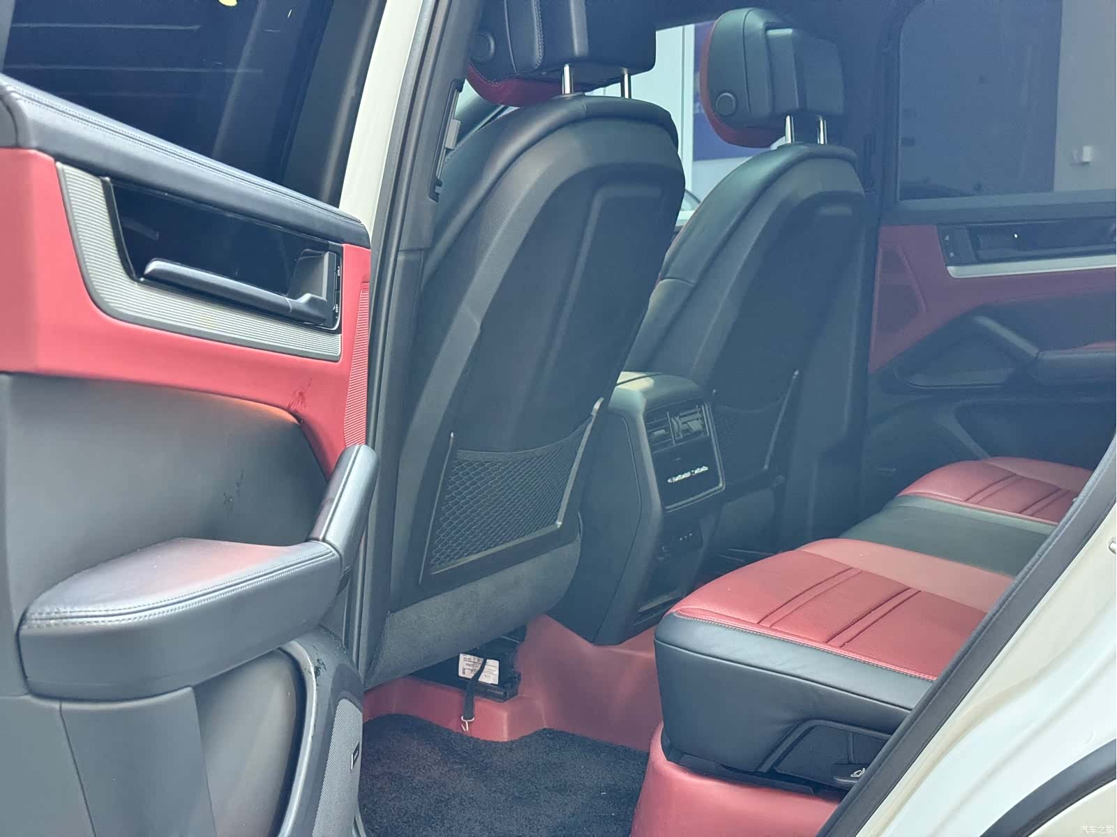 Porsche Cayenne, 2025 9