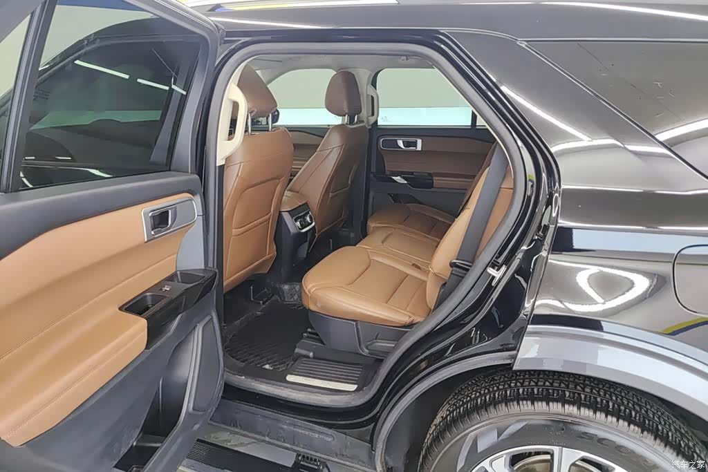 Ford Explorer, 2023 11