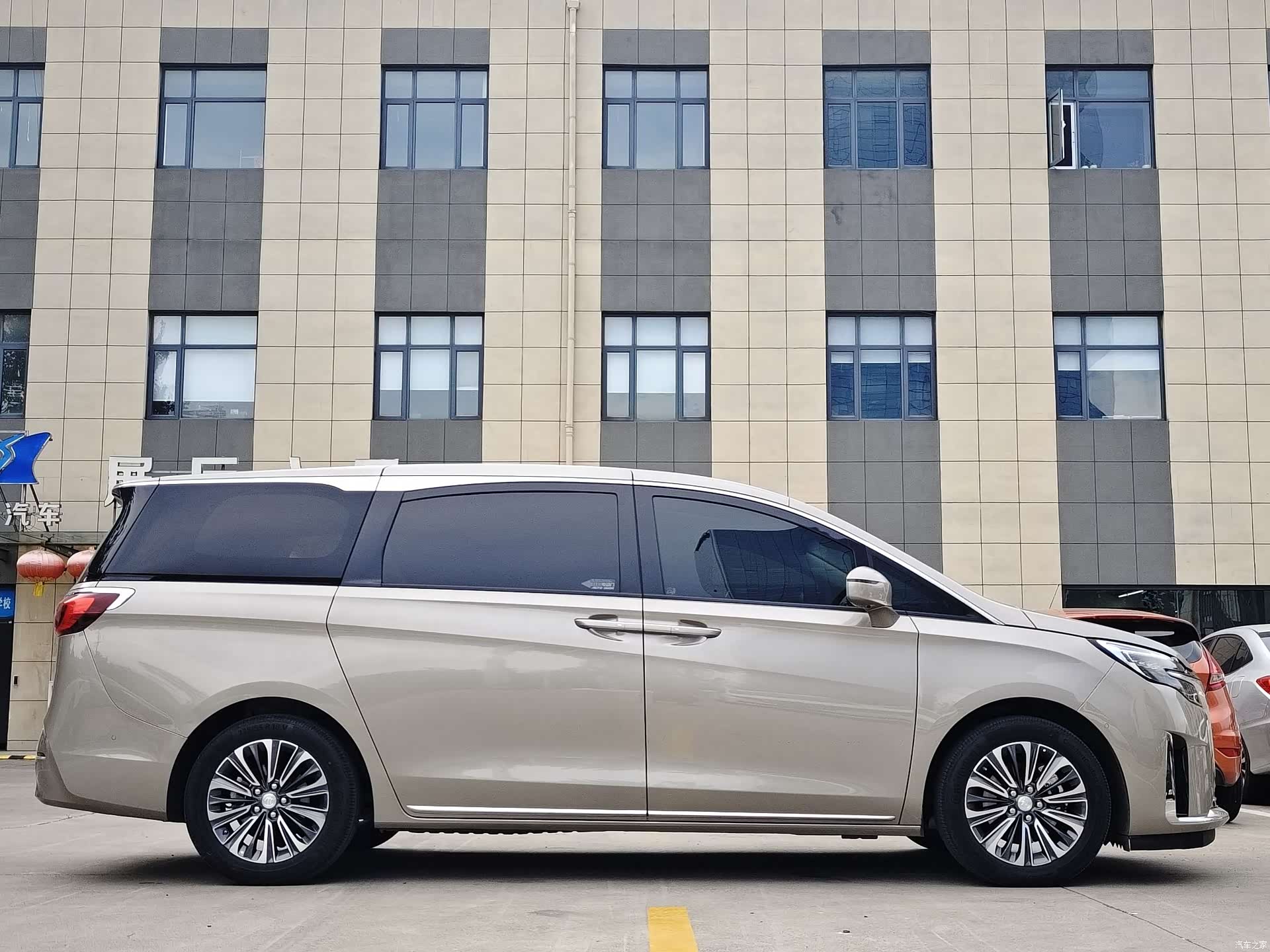 Buick GL8, 2024 4