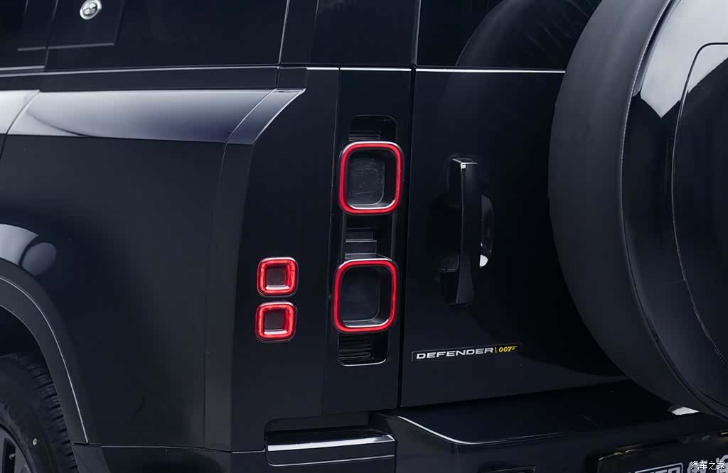 Land Rover Defender, 2023 10