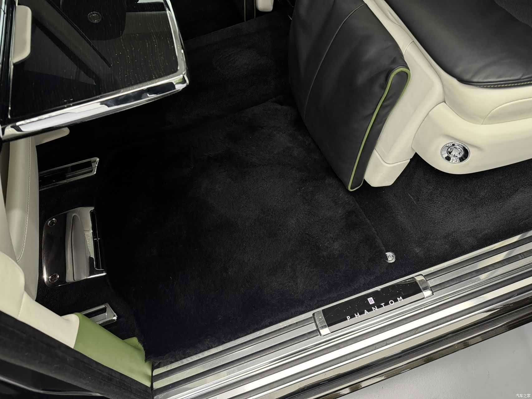 Rolls-Royce Phantom, 2023 9